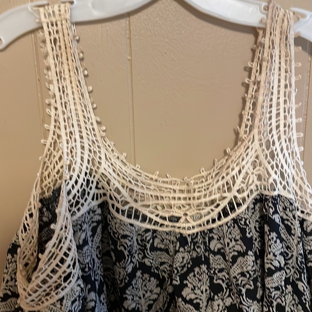 Jodifl Cold Shoulder Top - Picture 2 of 9